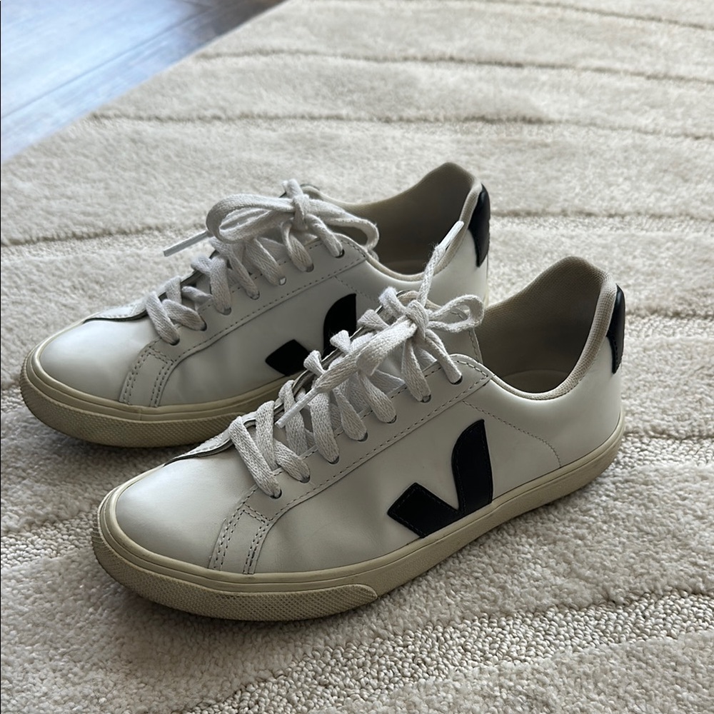 Veja White Sneakers size 35/ 5.5